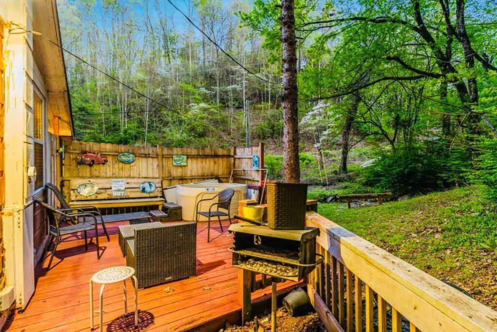 Cozy Cub Mountain Escape Villa Gatlinburg Exterior photo